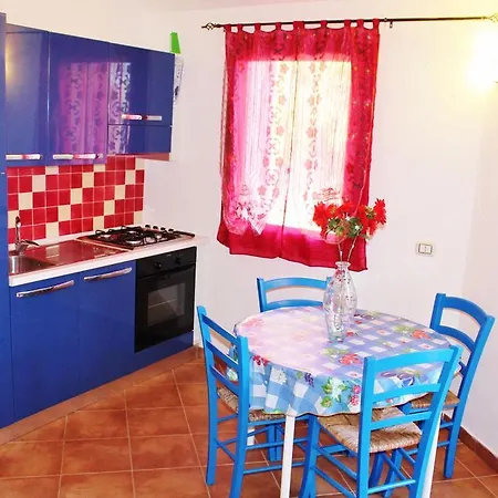 Holiday home Gli Oleandri Rossi *