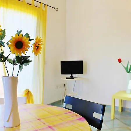 Holiday home Gli Oleandri Rossi *