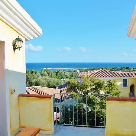 Holiday home Gli Oleandri Rossi