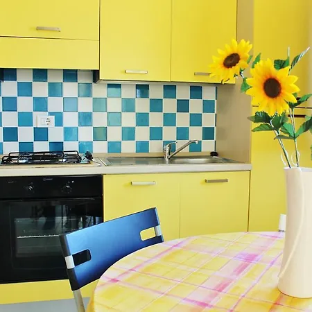 Holiday home Gli Oleandri Rossi *