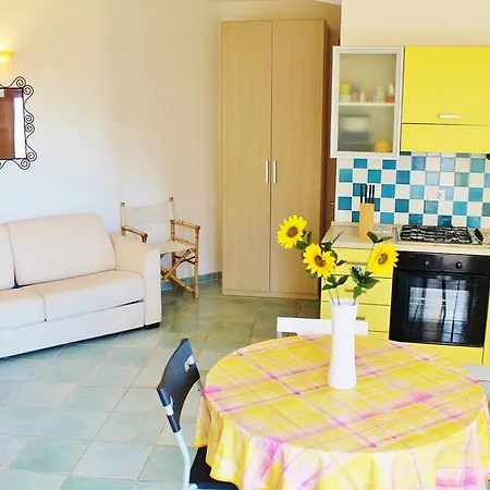 Holiday home Gli Oleandri Rossi *